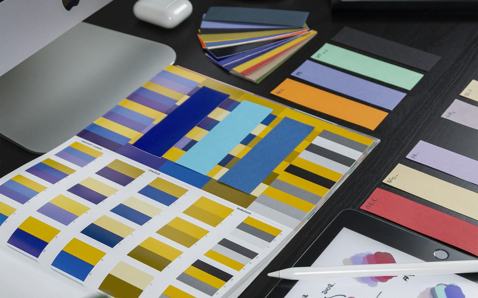 Kreativ- und Designagentur Farbpalette und Markenidentitätsarbeit