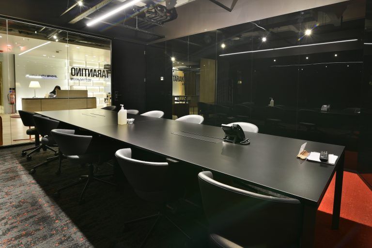 Das Team von Rebel Co. Group in einem Strategiemeeting im Istanbuler Büro