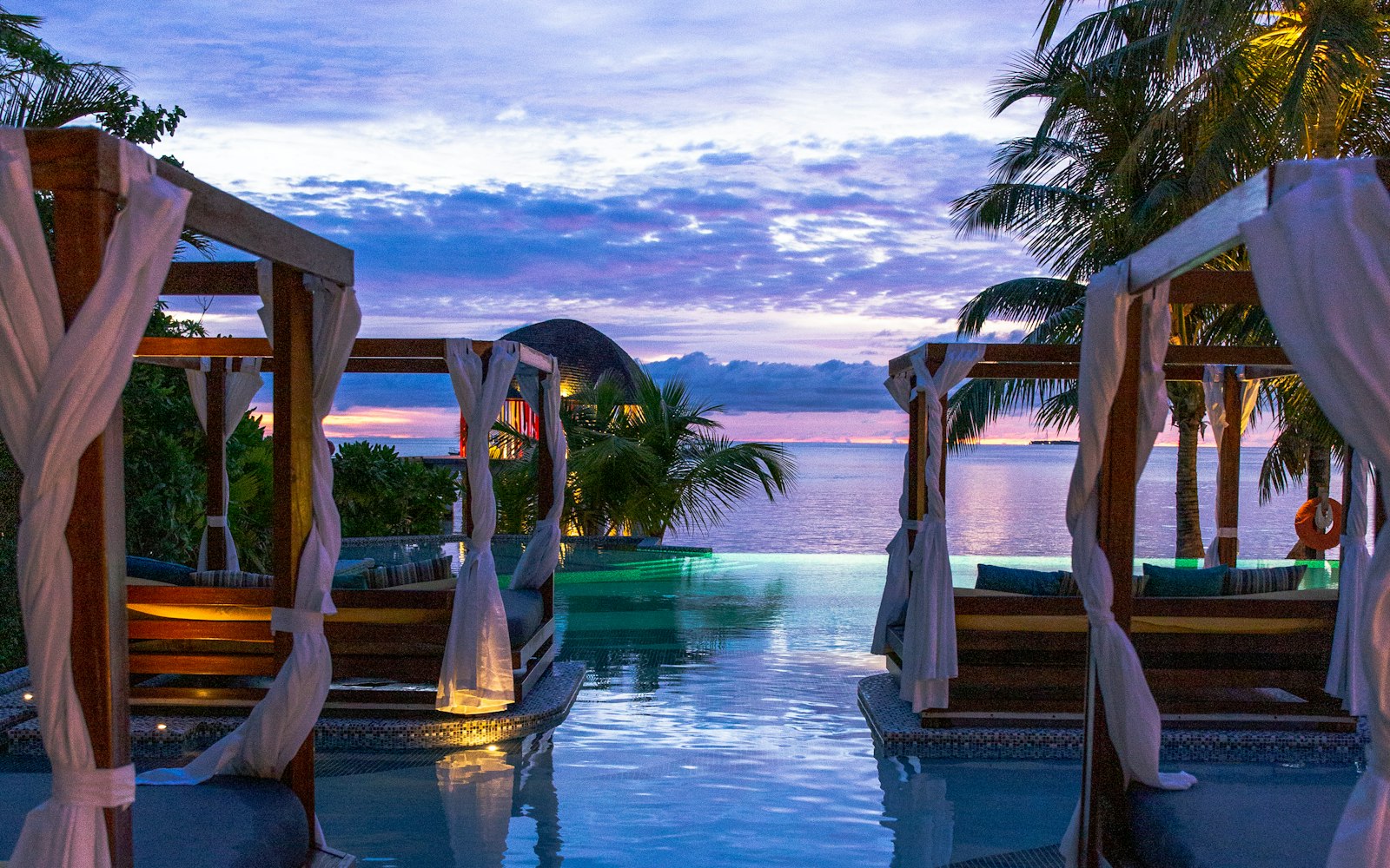 Lüks otel havuzu ve resort, turizm pazarlama ajansı